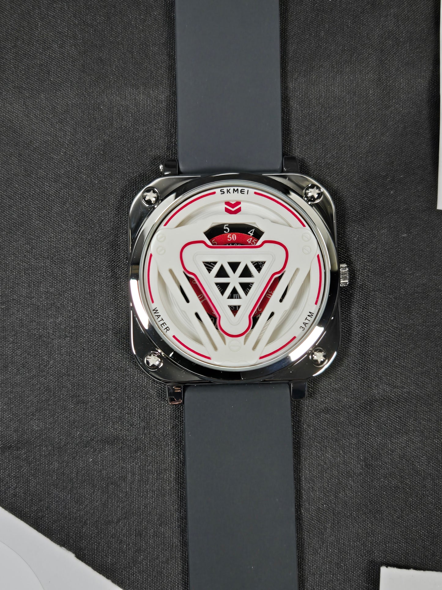 "¡Atrévete a Destacar! Reloj Skmei Fusion Plata con Detalles Rojos: ¡Descubre Nuestro Modelo Exclusivo!"